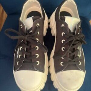 Black & White Palladium sneakers - Slightly used Size 8